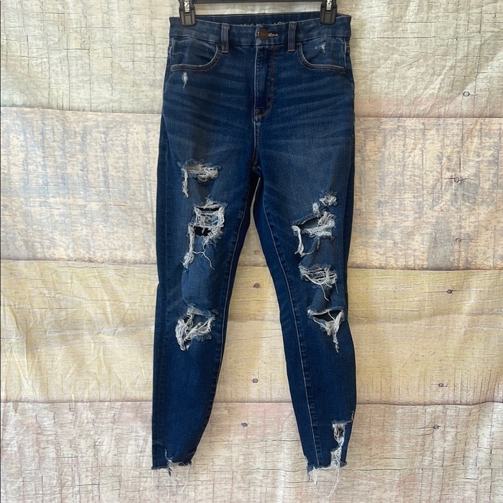 American Eagle Distressed Blue Jeans. Excellent condition.